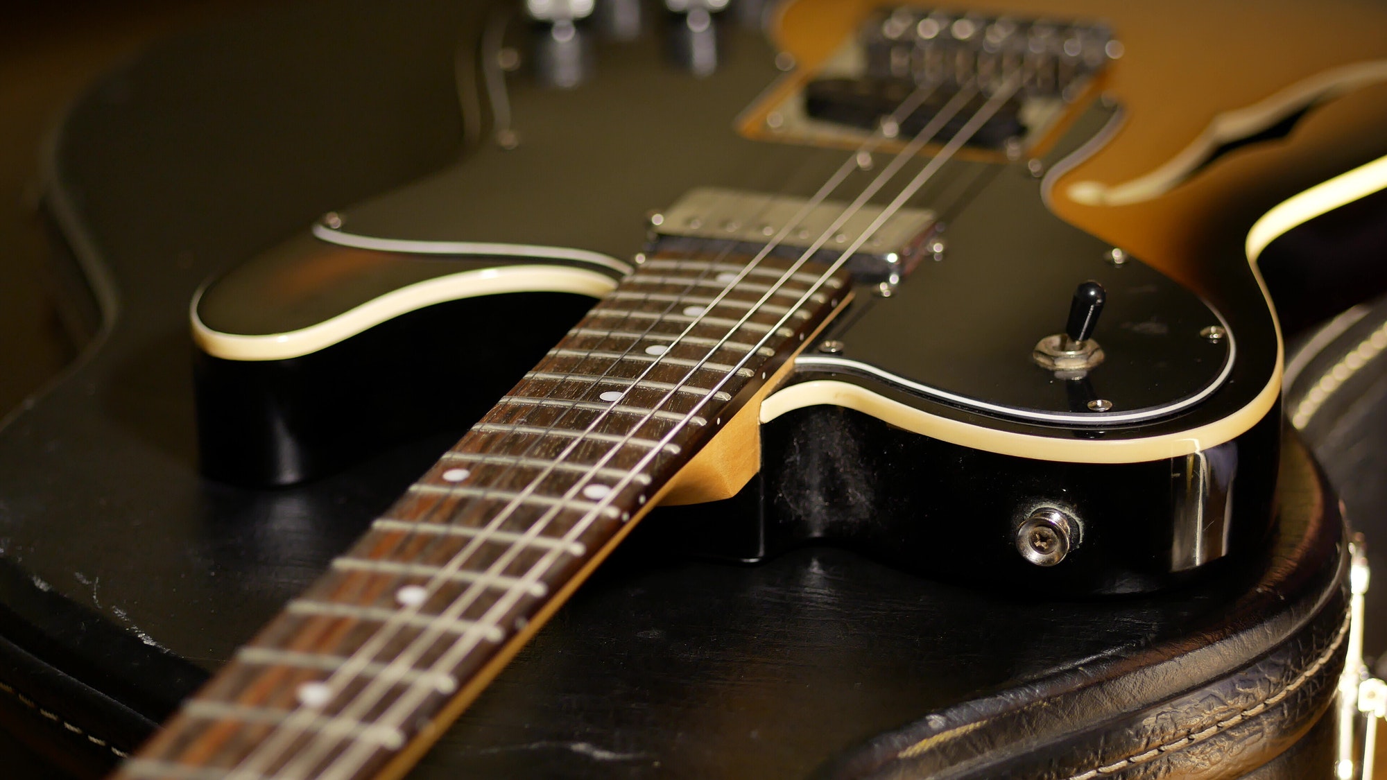 electric guitar strings