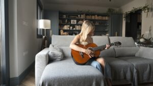 learning how to play a guitar riff and guitar lick